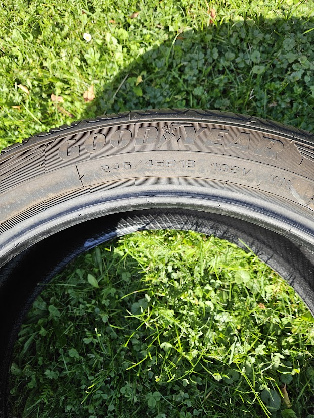 Prodám letní gumy Good Year Efficient Grip Performance SUV