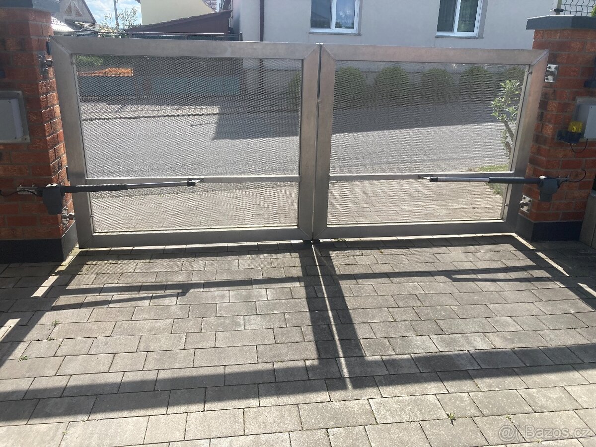 posuvná brána