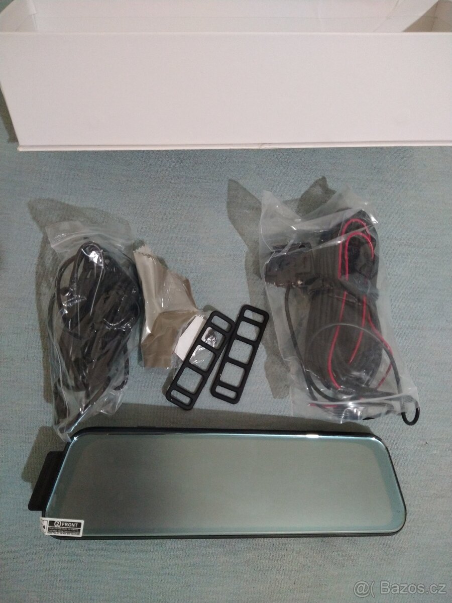 Auto kamera ve zpětném zrcátku nova