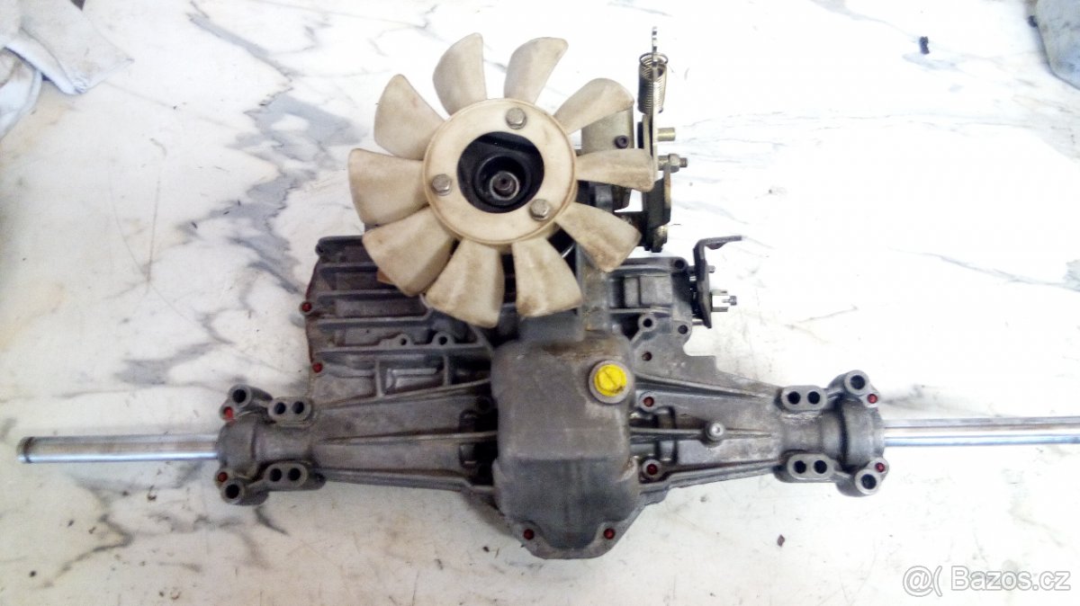 Zahradní traktor: hydrostatická převodovka