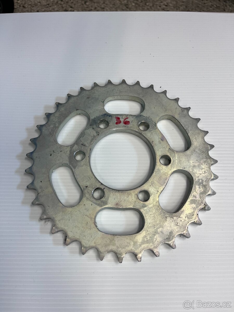 Rozeta na suzuki GT 550