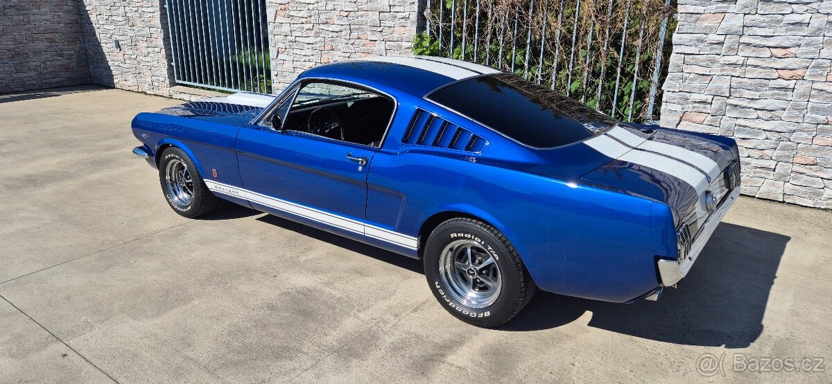 Ford Mustang V8 Fastback GT