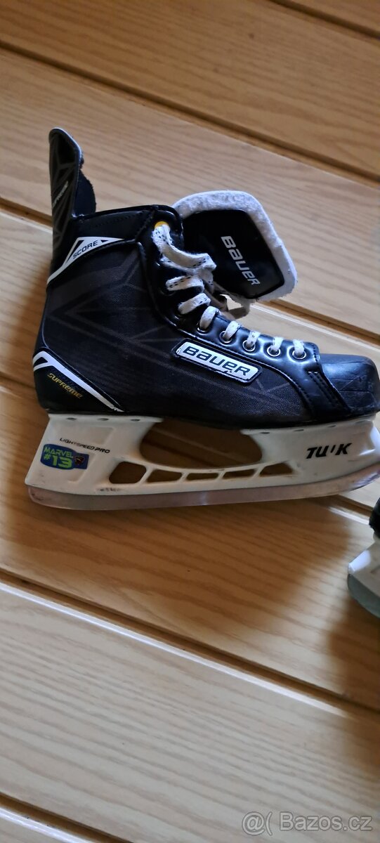 Hokejové brusle Bauer vel.43