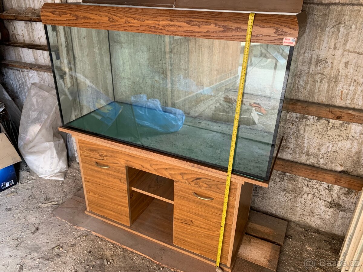 300l Terárium/Akvárium s poličkou a příslušenstvím