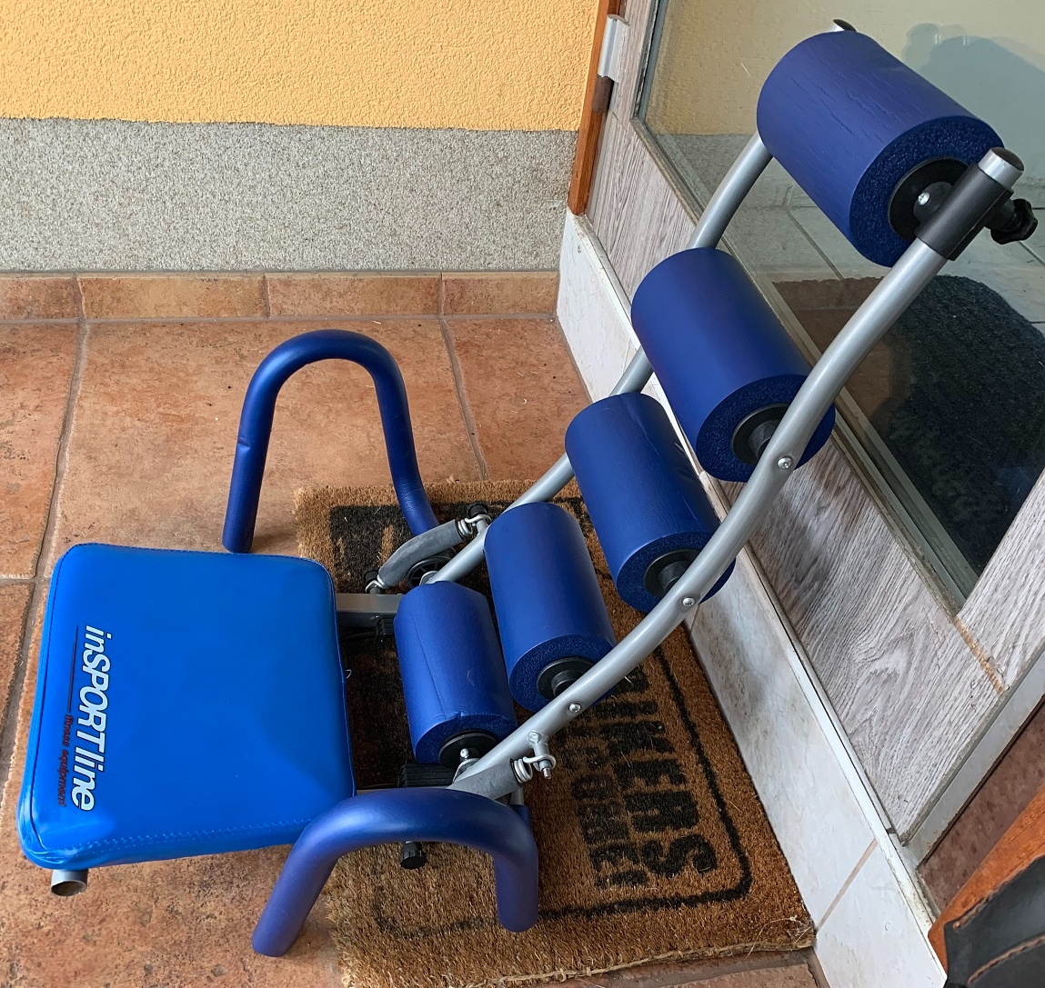 posilovač břišních svalů