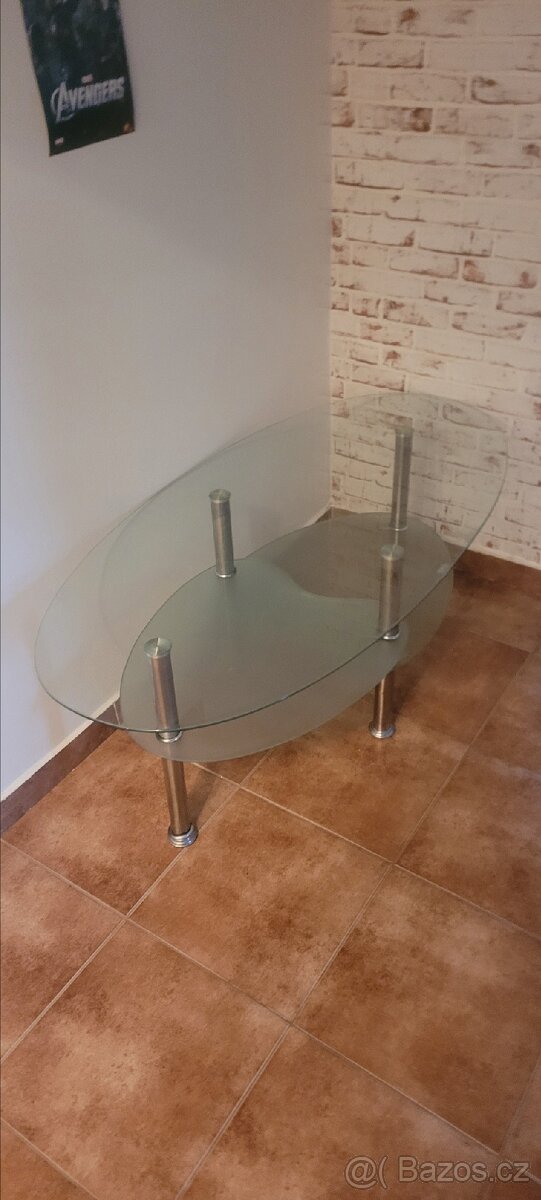 Skleněný konferenční stolek