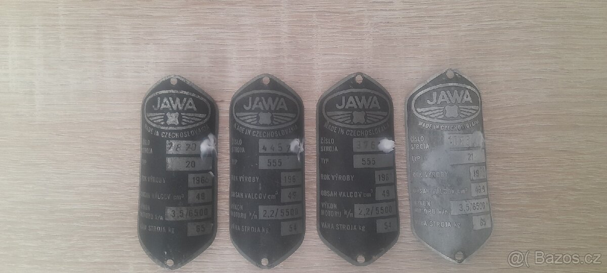 Jawa 555 štítek