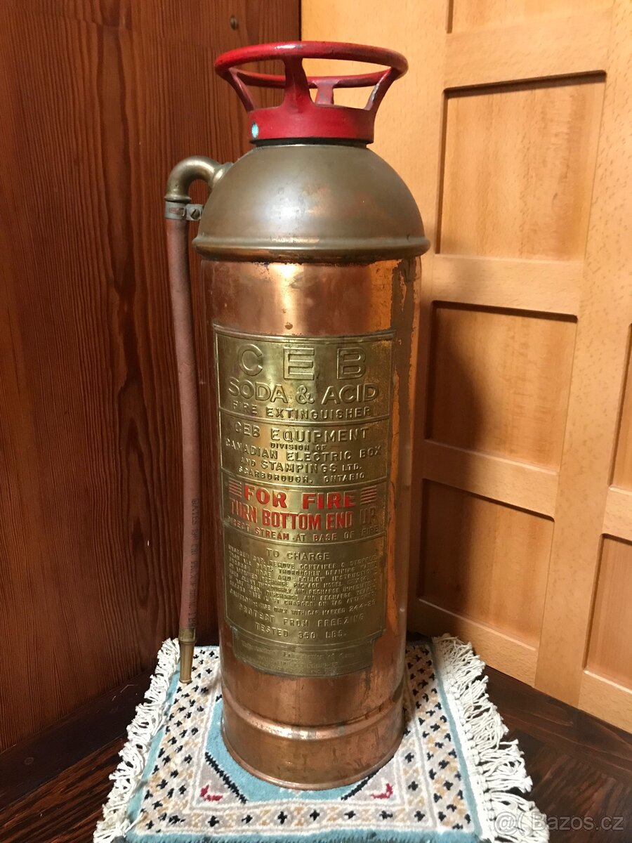 Retro hasicí pristroj