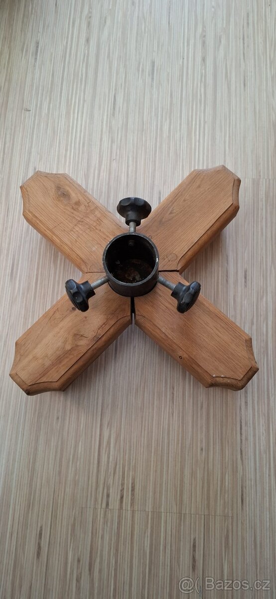 Stojan na vánoční stromek