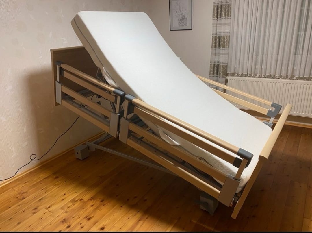 Zdravotní polohovací postel s matrací