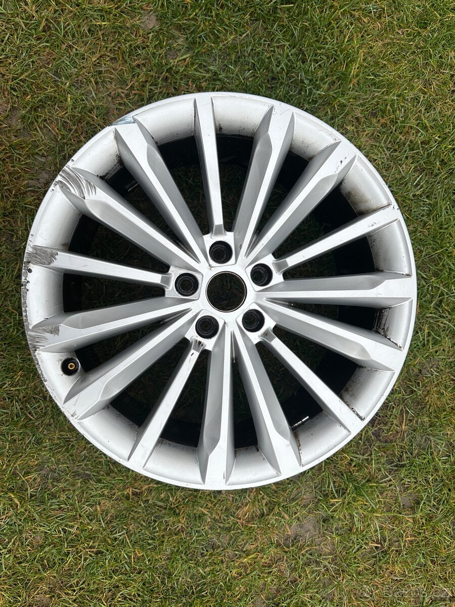 Originální litý disk Škoda Trinity 19"