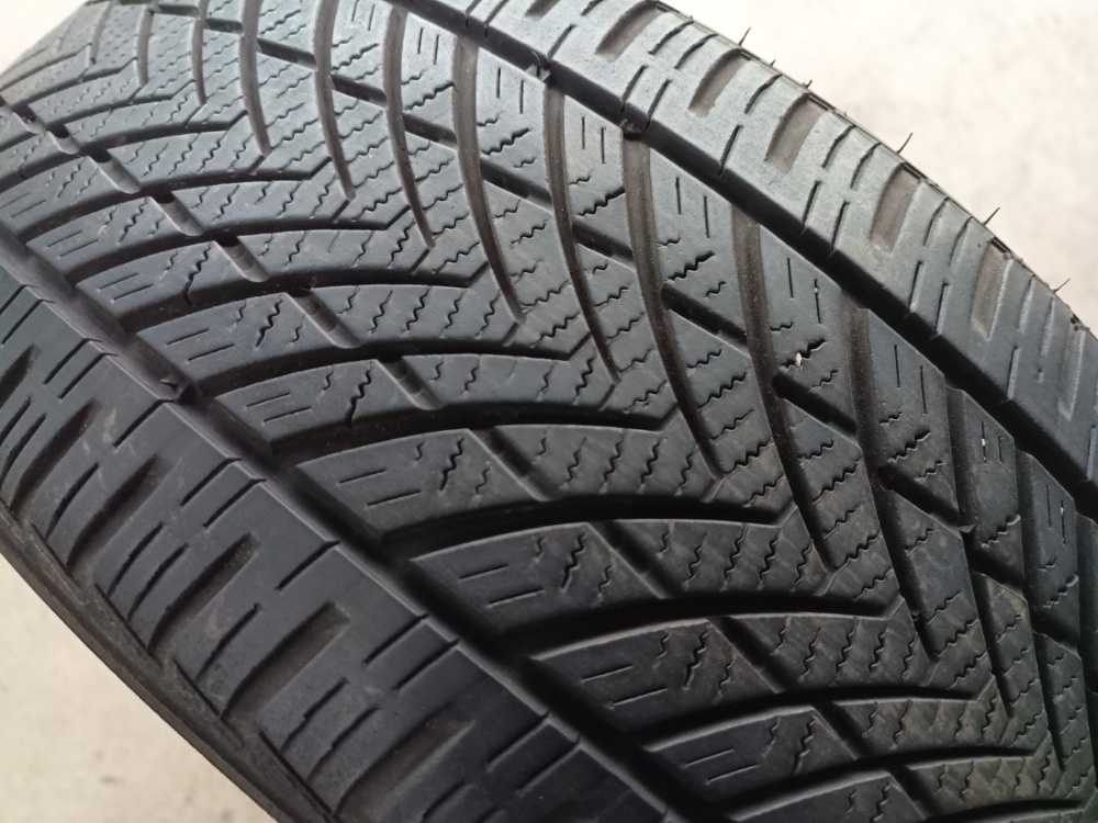 205/45 R17 TRACMAX (2120)