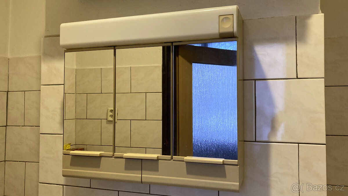 Koupelnová zrcadlová skřínka