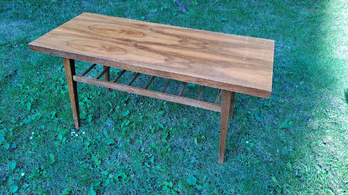 Retro konferencni stolek