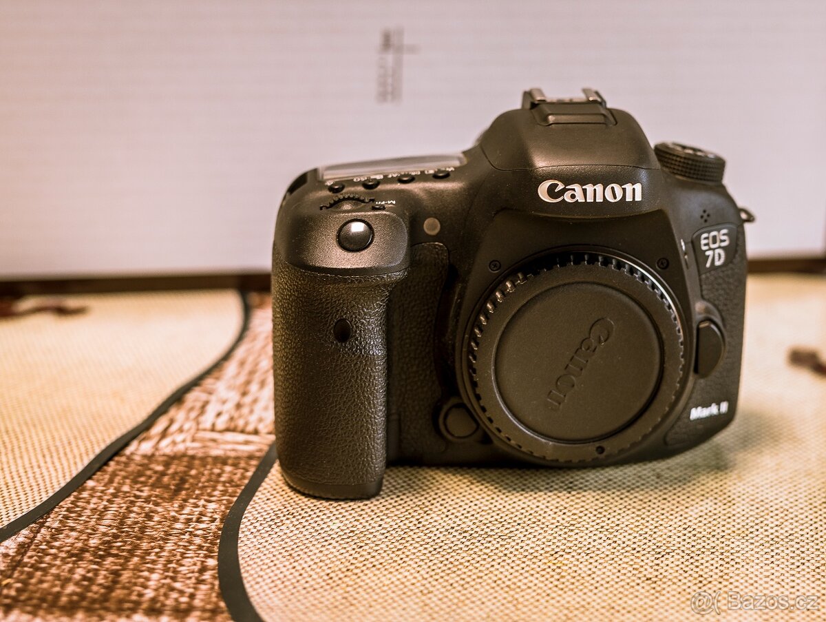 Zrcadlovka Canon Eos 7D Mark II