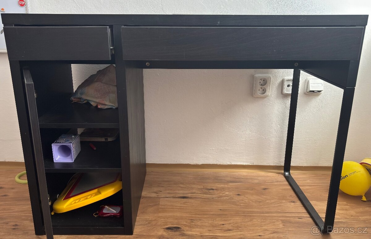 Dětský psací stůl