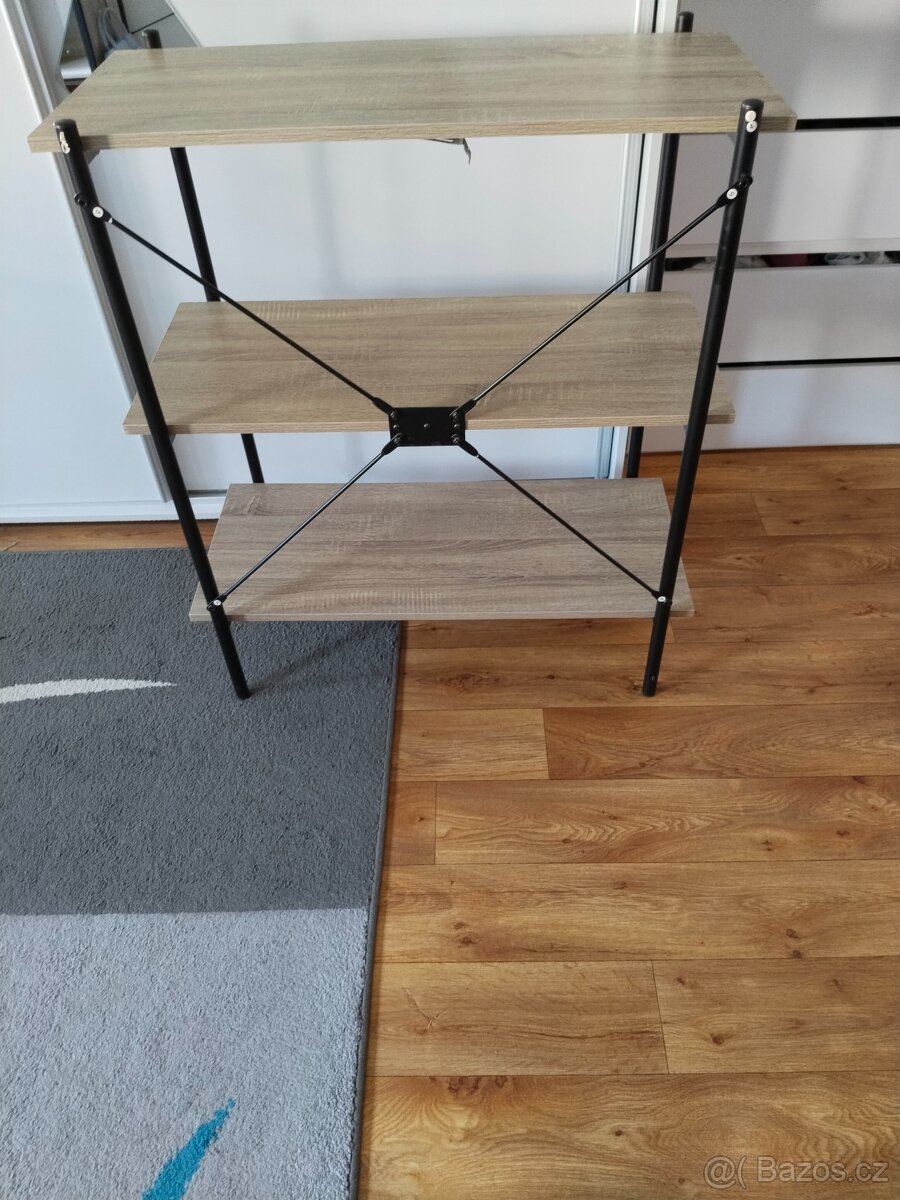 Regál z policama