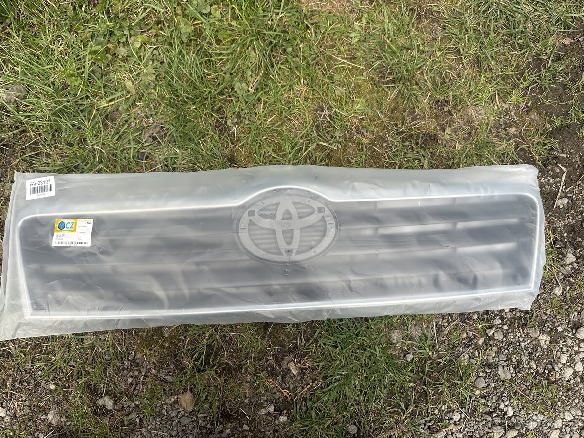 Toyota avensis mřížka
