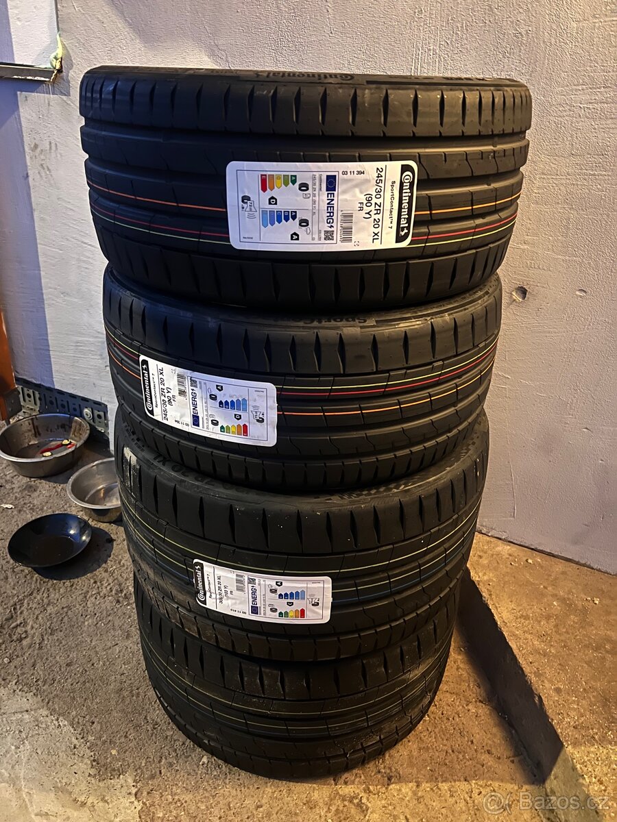 Nové pneu dvojrozměr R20 305,245 30