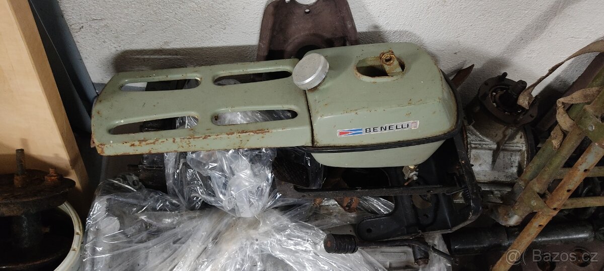 Nádrž paliva Benelli