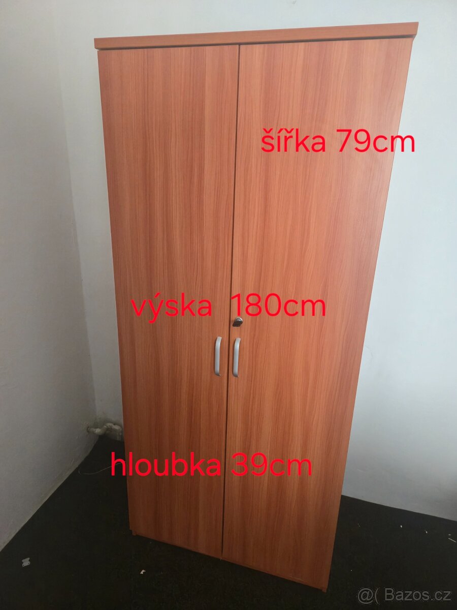 Skříň, stoly