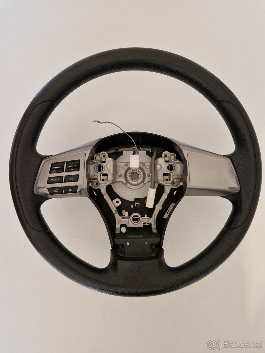 Multifunkční volant Subaru Forester