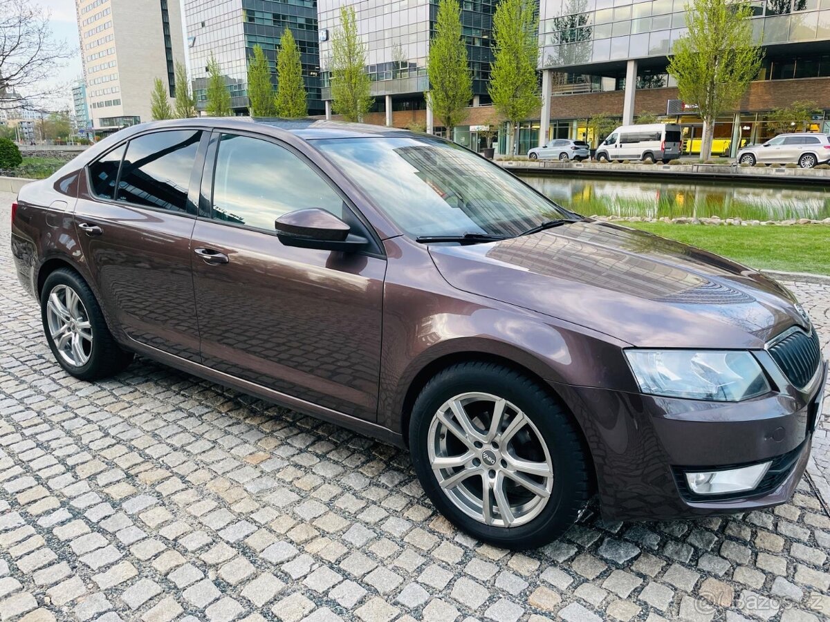 Škoda Octavia 1.6TDI 81KW MANUÁL VÝHŘEV SENZORY