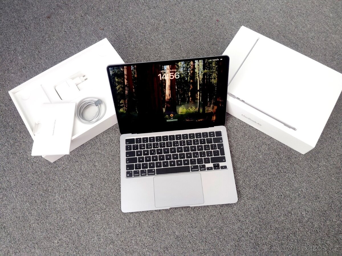 MacBook Air 13 palců M2 8 GB RAM 256 ssd