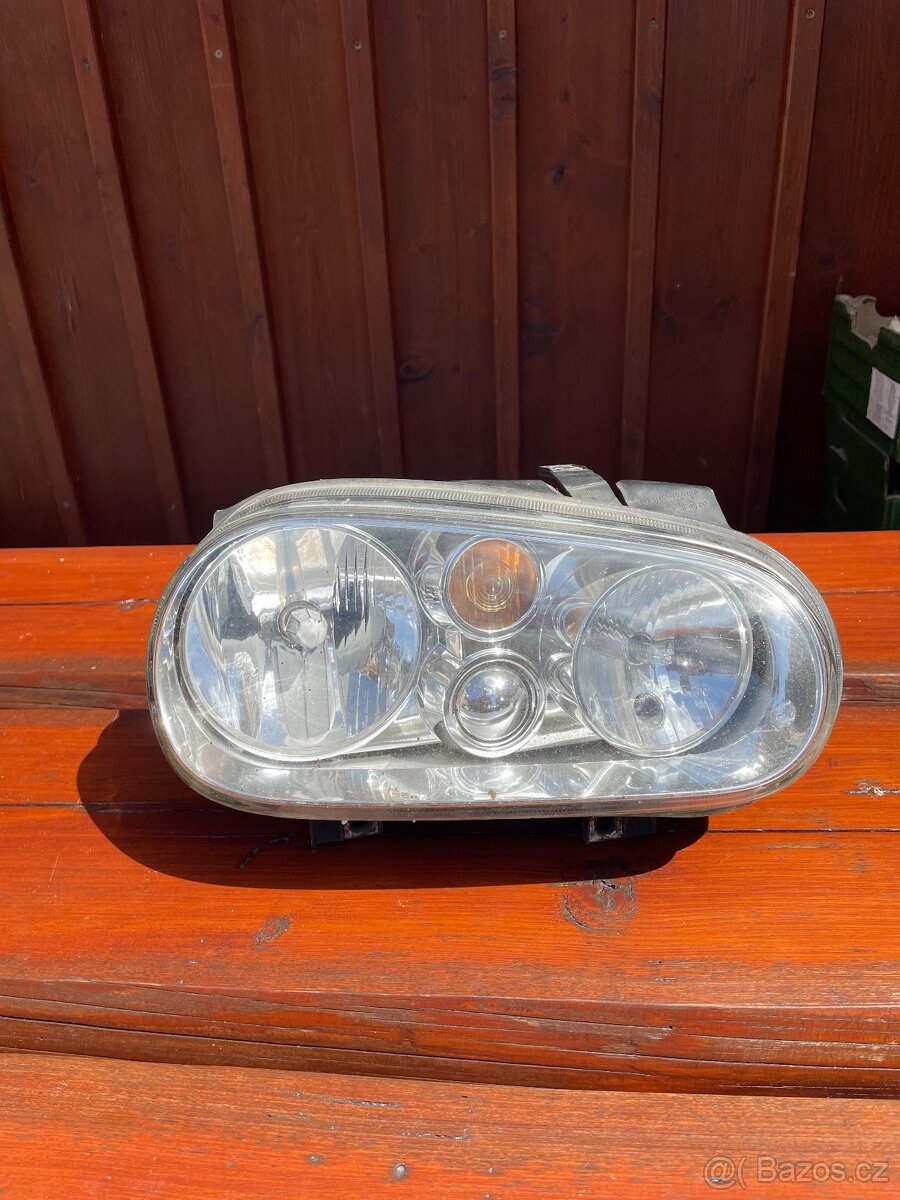 Pravé přední světlo golf 4