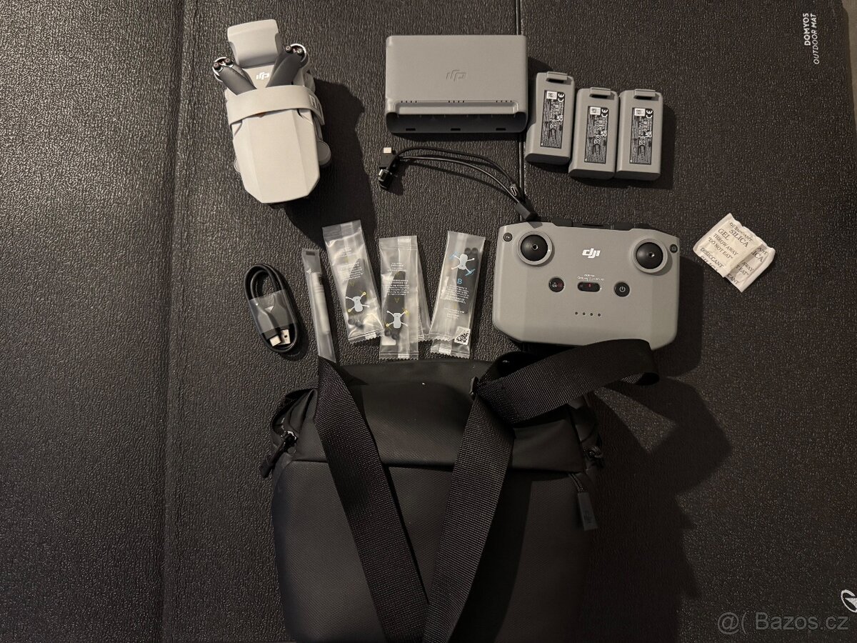 DJI Mini 2 SE Fly More Combo