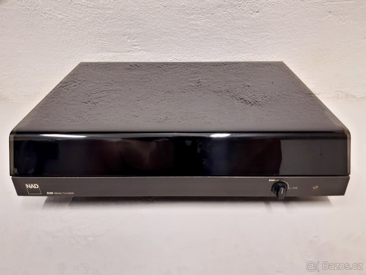 Gramo chassis NAD