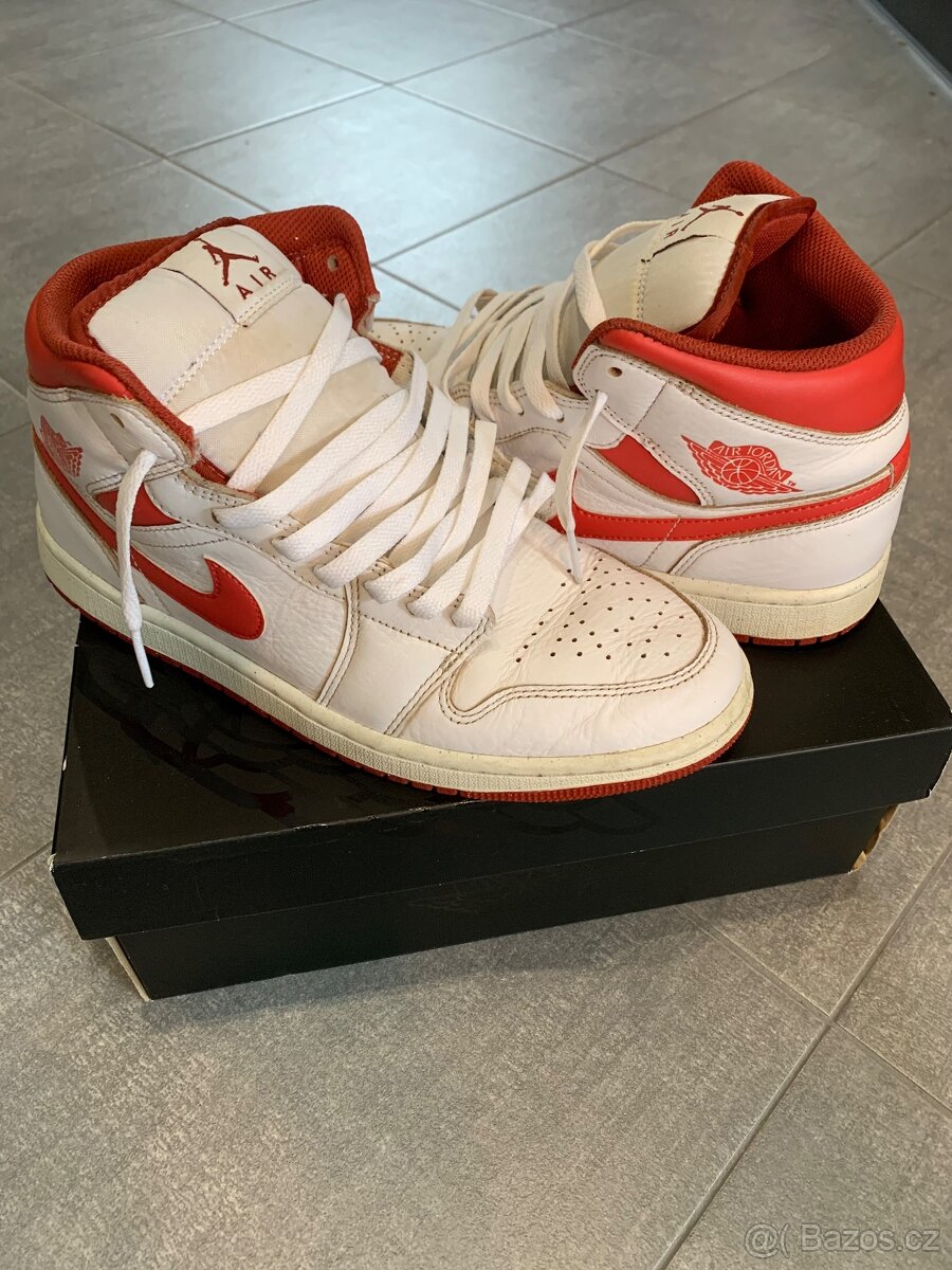 Nike AIR Jordan 1 Mid SE, White/Lobster-Dune Red-Sail