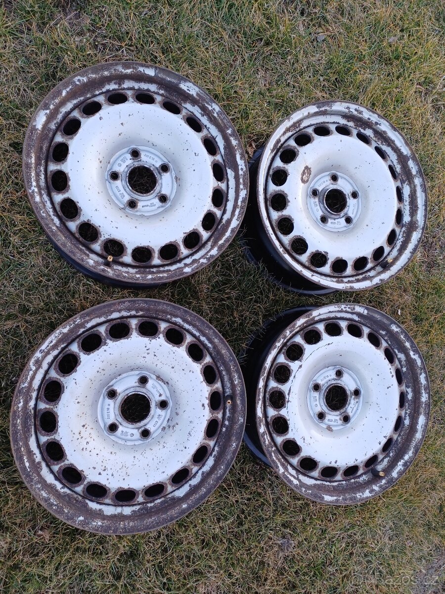 Prodám originál VW plechové disky 6 1/2 16h2 ET33 + poklice