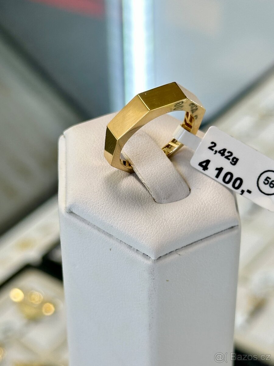 Zlatý prsten 2,42g (1695 Kč/g)