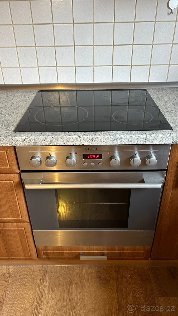 Vestavná trouba Electrolux EON 33000X + sklokeramická varná