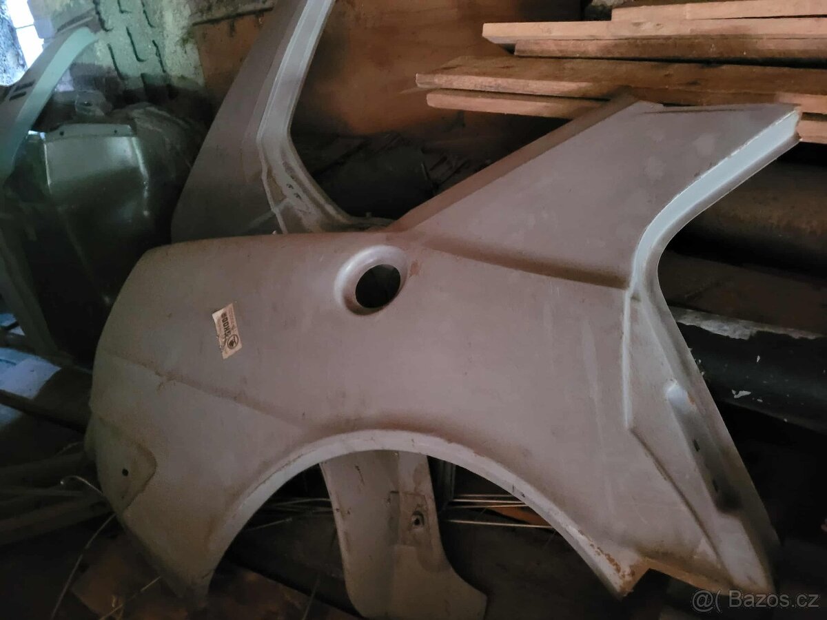 Škoda 120 zadní pravý blatník