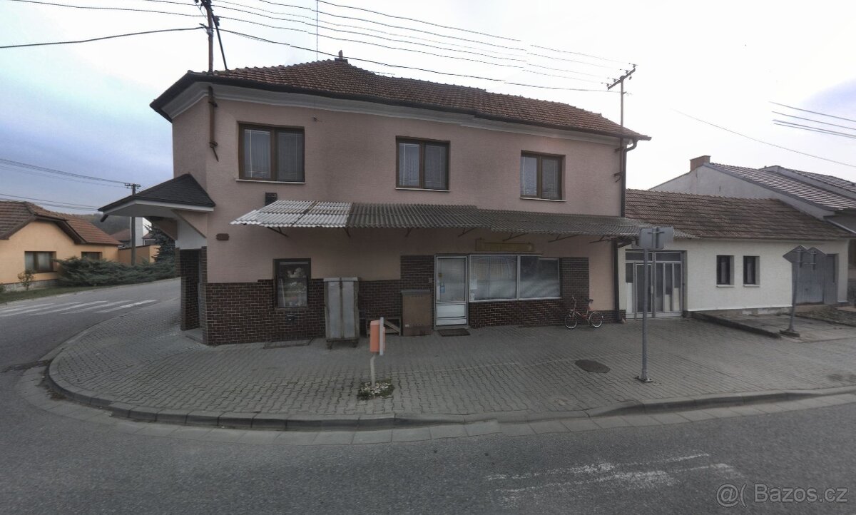 Prodej velkého domu v centru Dambořic