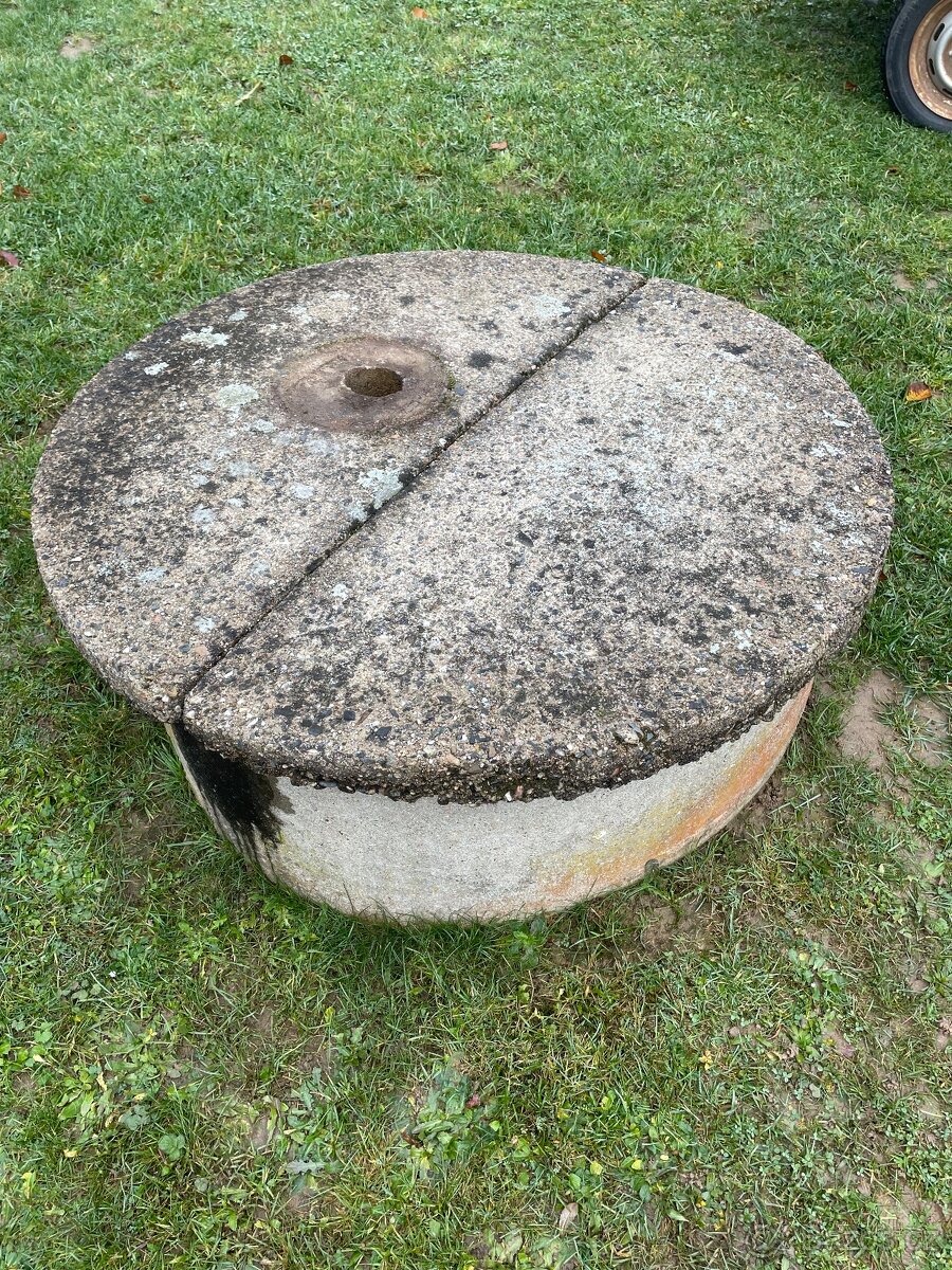 Betonový studniční poklop