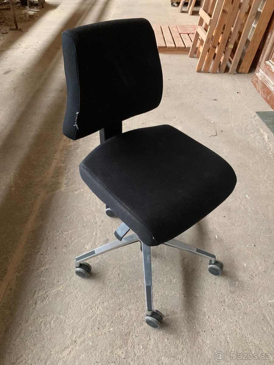 Prodám kancelářskou židli Duba B8