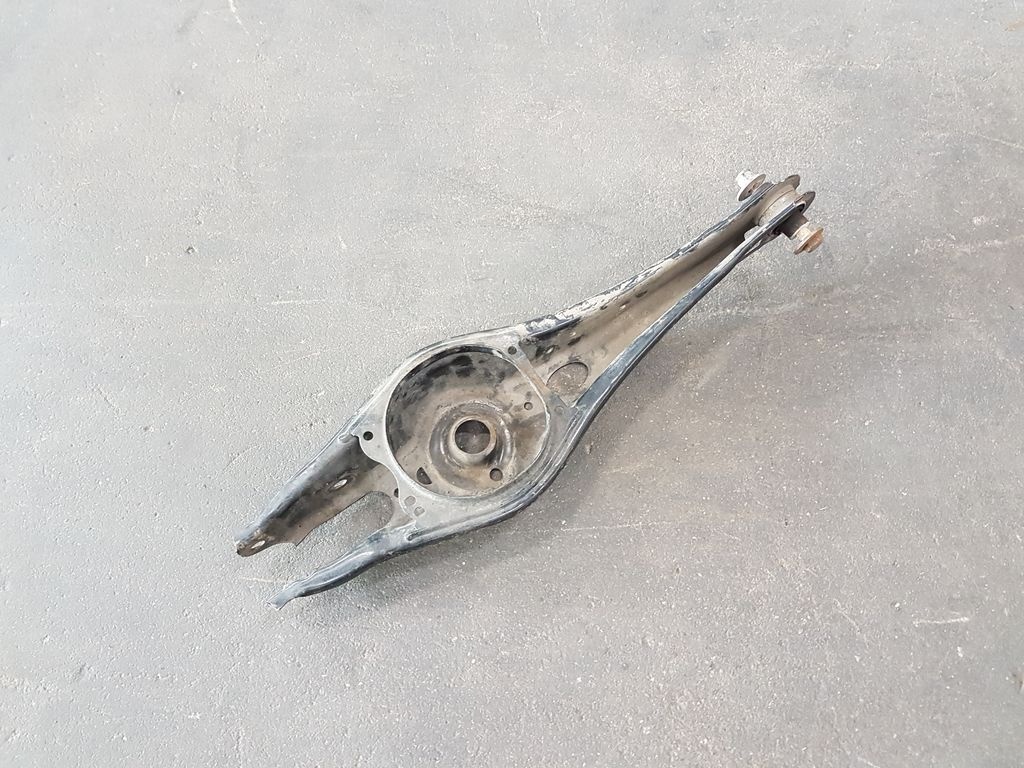 Zadní spod. rameno 5Q0505311D Škoda Octavia III,...