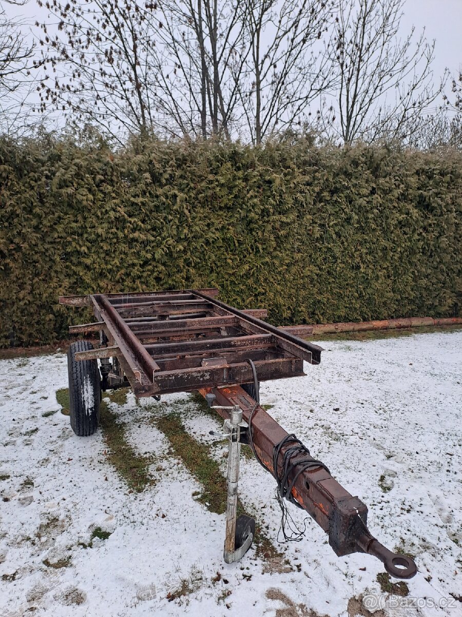 Sklápěcí Kára 3t brzděna náprava.