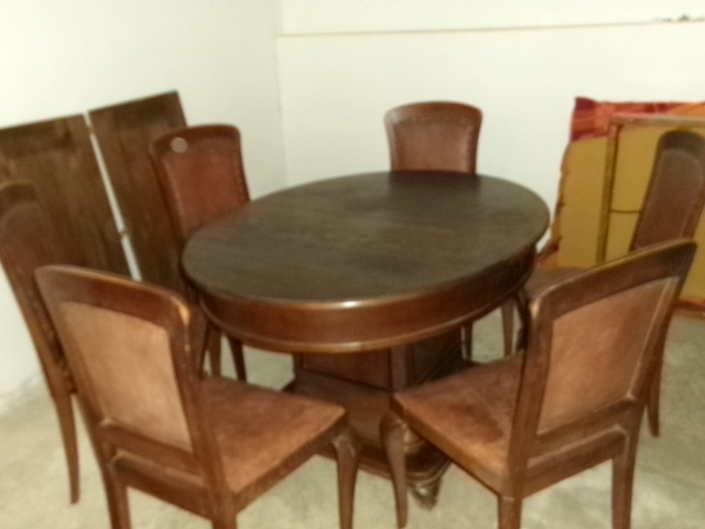 Jídelní set se 6 židlemi a stolem Gerstel 12 000 Kč