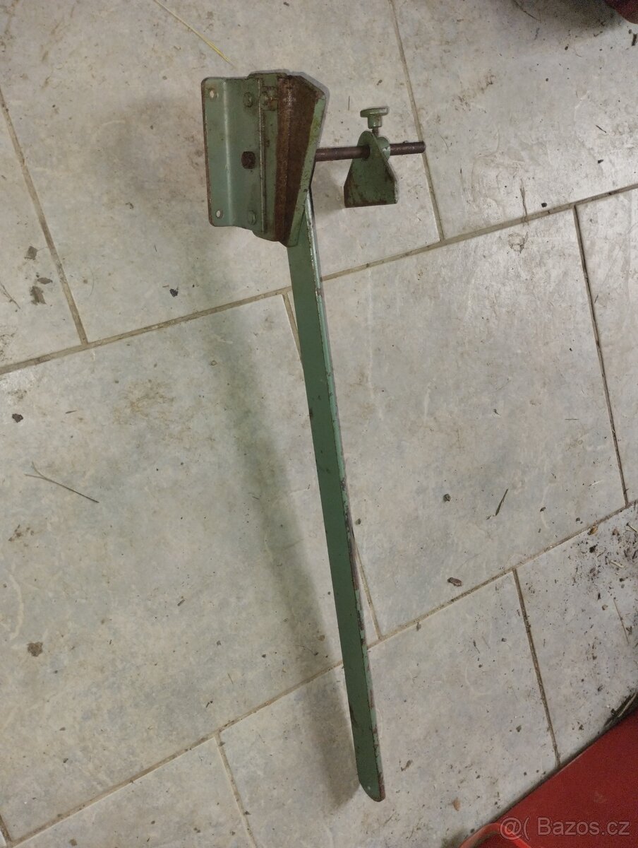 Tabulové nůžky VEB