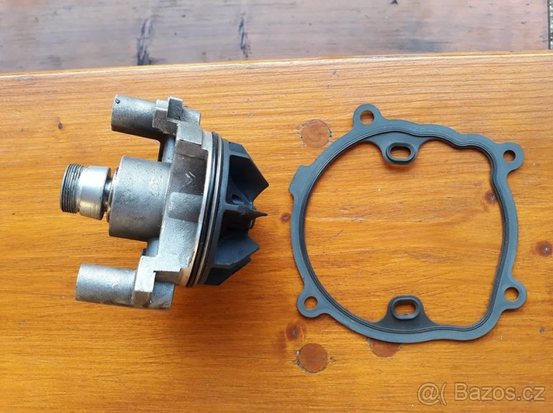 Vodní čerpadlo - Renault