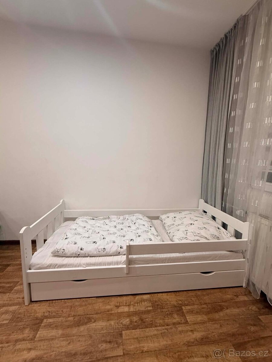 Dětská postel z masivu