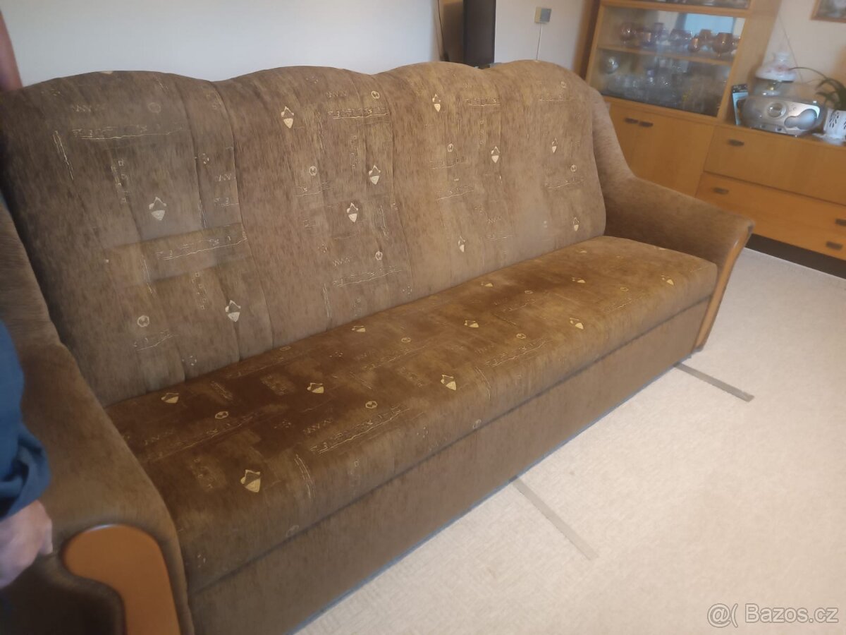 Prodám nábytek po babice a dědy