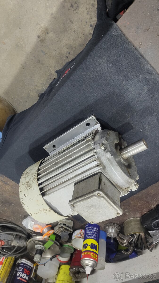 elektromotor patkový 380 V