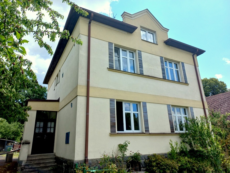 Prodej vily s dvěma byty a velkou zahradou, Planá u M.Lázní