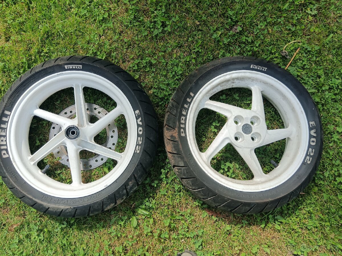 Pirelli Evo 22 – Skútr kola 13"