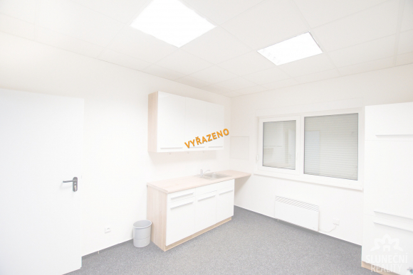 Pronájem nebytové prostory 70 m², Babice